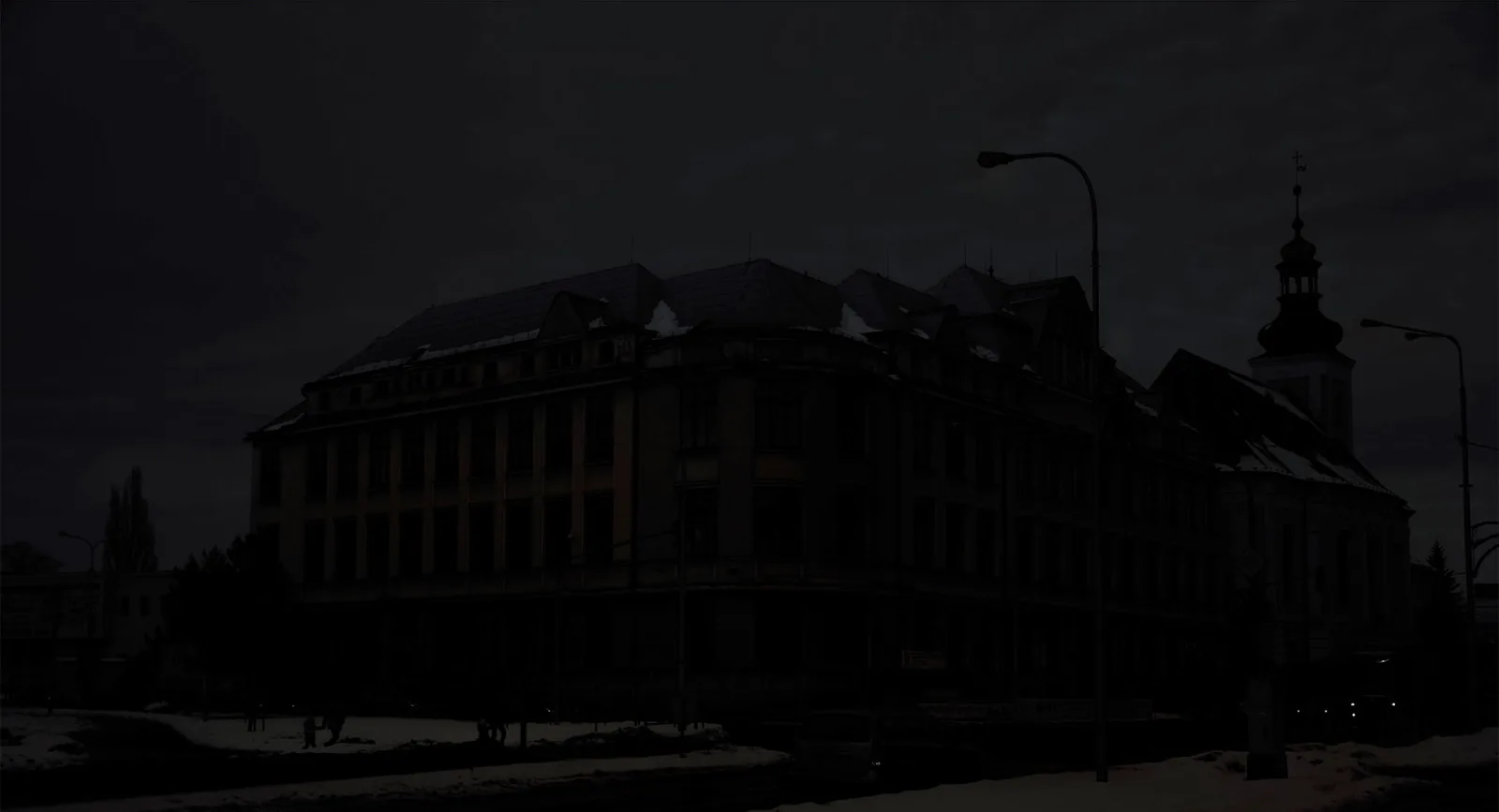 Gymnázium Bruntál v noci bez nasvícení